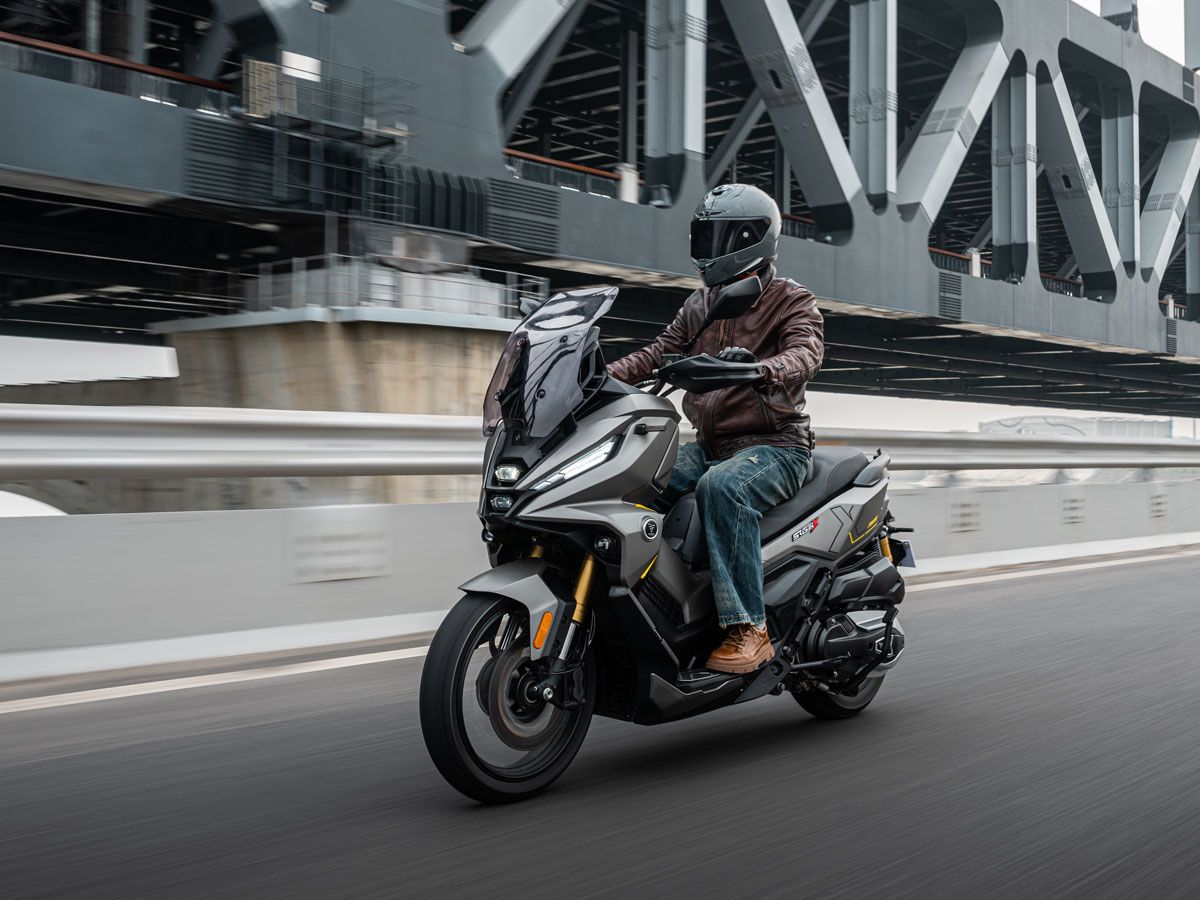 VOGE SR450X circulando
